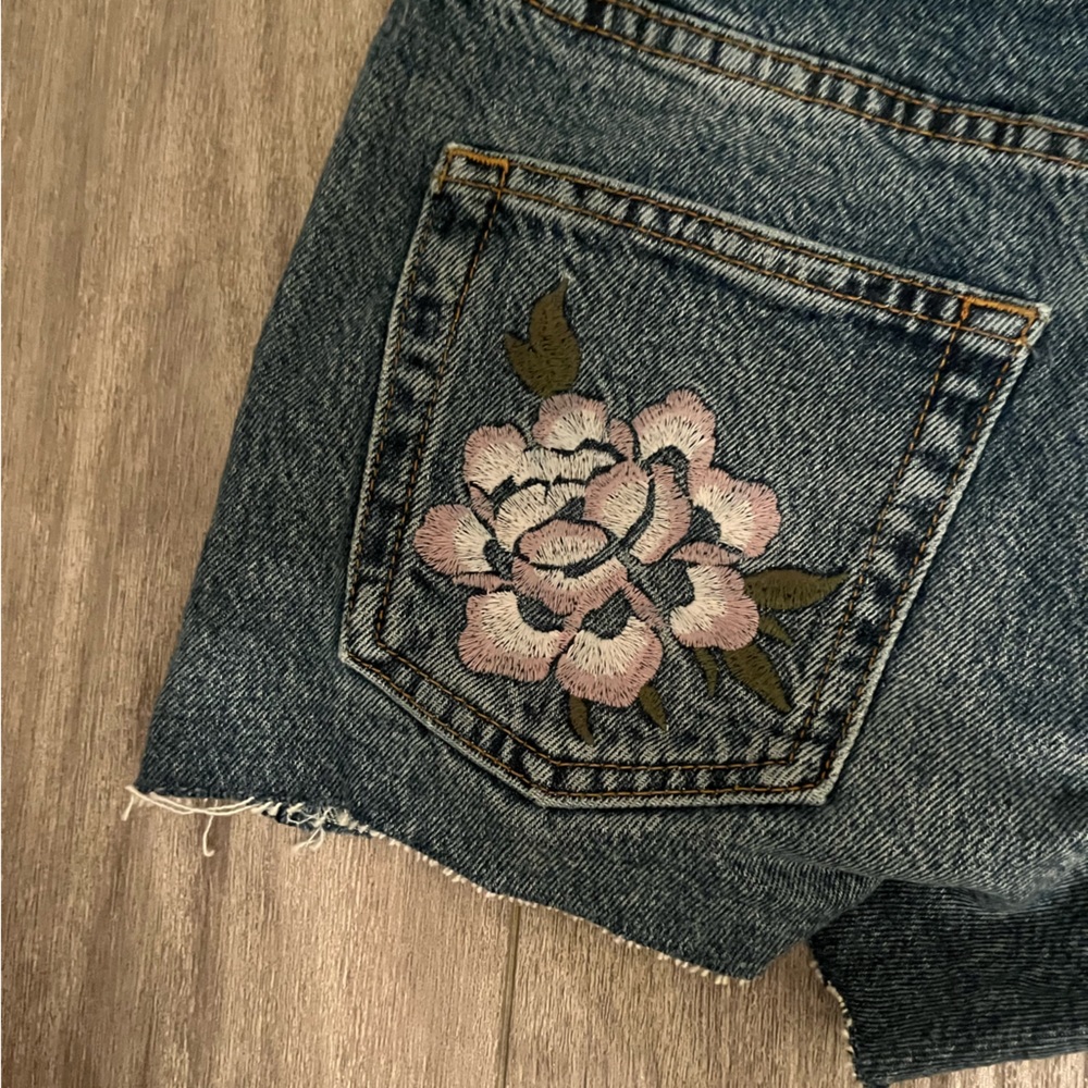 Reformation Cynthia High-Rise Embroidered Shorts size 23 - Picture 8 of 11